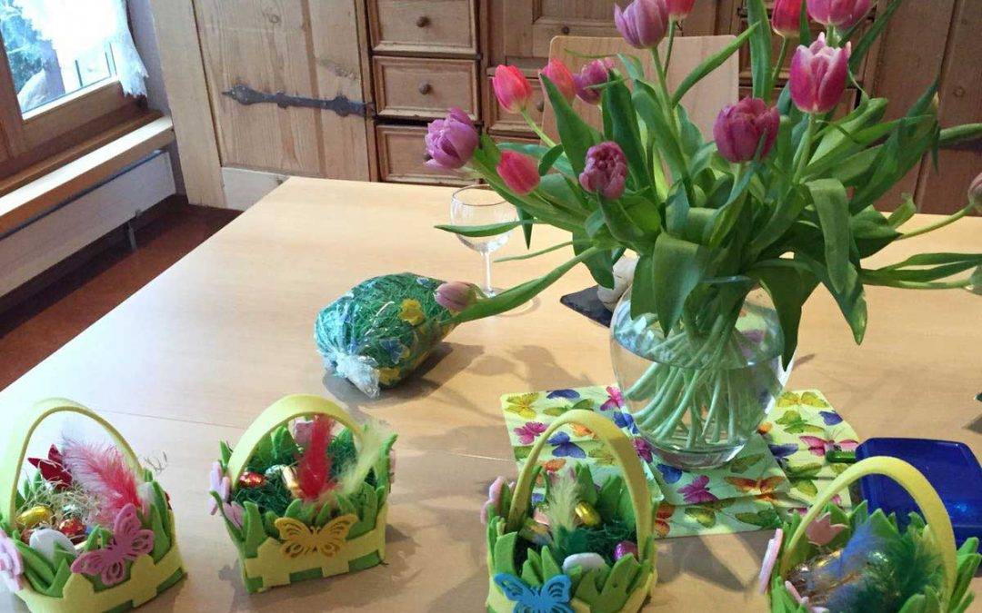 Unsere Bewohner basteln Osterdekorationen